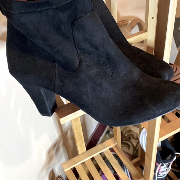 Like new sz 9 BCBG generation black heel boot - Picture 7 of 7